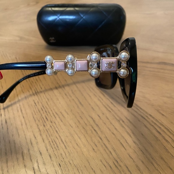 ❤️ Authentic Chanel limited edition Sunglasses with pink stones and pearls - Picture 6 of 10